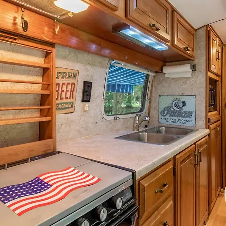 Escapade Insolite Dans Airstream Vintage En Anjou - Fr-1-622-111 *