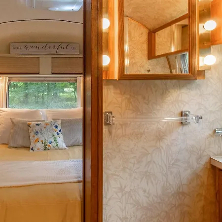Escapade Insolite Dans Airstream Vintage En Anjou - Fr-1-622-111